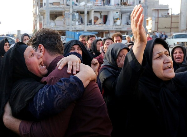 Στους 415 οι νεκροί και χιλιάδες οι τραυματίες από τον σεισμό στα σύνορα Ιράκ - Ιράν