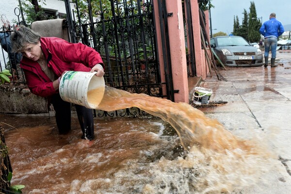 Μάνδρα: Ήρθε το νερό στην περιοχή αλλά δεν επιτρέπεται να το πίνουν - Τι πρέπει να προσέχουν οι κάτοικοι