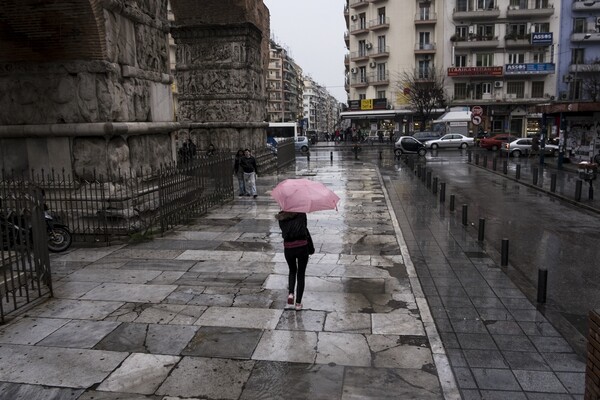Βροχές, καταιγίδες και κακοκαιρία σε όλη την Ελλάδα - Πού θα είναι έντονα τα φαινόμενα