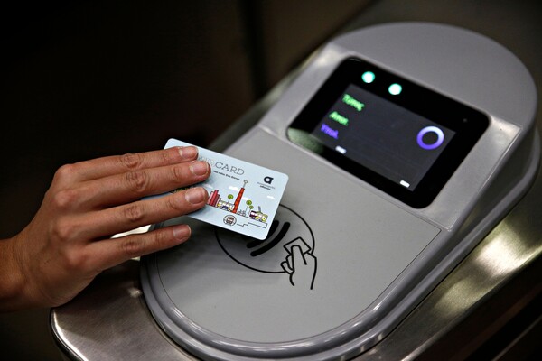 Τι αλλάζει από αύριο σε Μετρό και ΗΣΑΠ - Τι θα γίνει με το ηλεκτρονικό εισιτήριο και τις κάρτες