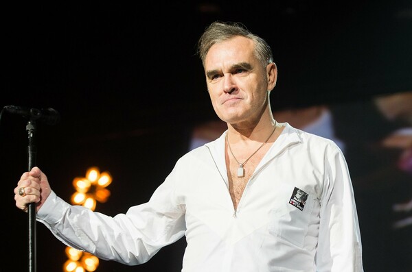 O Morrissey διχάζει υποστηρίζοντας πως είναι άδικες οι επιθέσεις στον Κέβιν Σπέισι