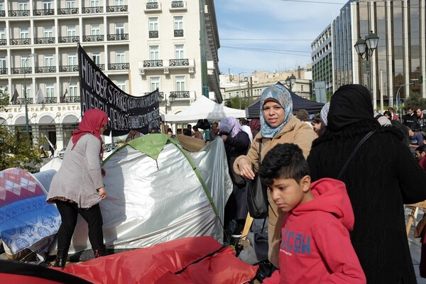 Σταμάτησαν την απεργία πείνας οι πρόσφυγες στο Σύνταγμα