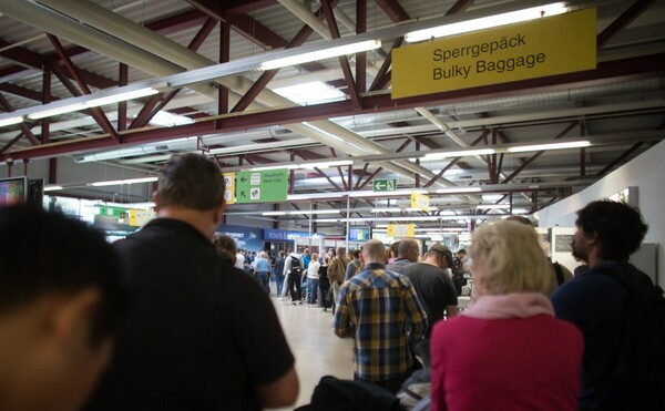 Κομισιόν: Δεσμεύσεις από τη Γερμανία σχετικά με τους ελέγχους επιβατών από Ελλάδα στα αεροδρόμια