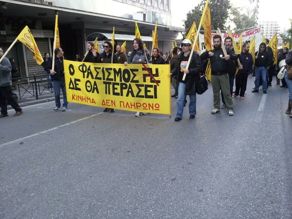 Οι χρήστες του twitter φωτογραφίζουν την σημερινή αντιφασιστική διαδήλωση της Αθήνας