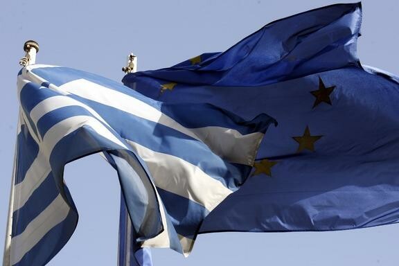 Ξαφνική αναβάθμιση της Ελλάδας κατά 6 βαθμίδες από τον Standard & Poor's