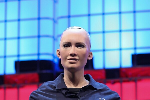 Η Σοφία, το πρώτο ρομπότ στον κόσμο που απέκτησε ιθαγένεια, θέλει τώρα να κάνει οικογένεια