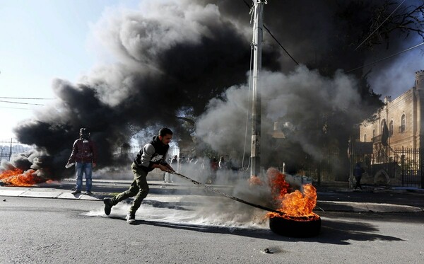 Ένας Παλαιστίνιος νεκρός από πυρά - Σφοδρές συγκρούσεις σε Ιερουσαλήμ και Δ. Όχθη (upd)