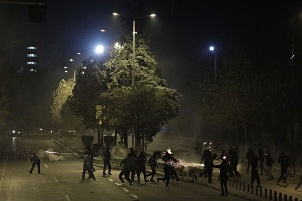 Φωτογραφίες από τα σοβαρά επεισόδια στο ΑΠΘ στη Θεσσαλονίκη