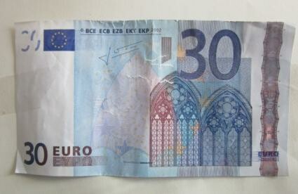 Πλήρωσε με χαρτονόμισμα των…30 ευρώ και πήρε και ρέστα