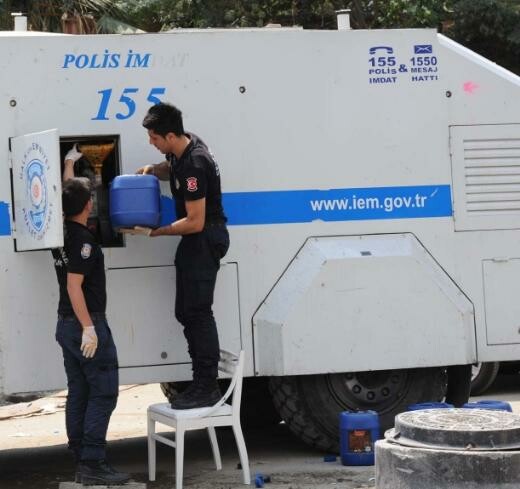 Χουριέτ: Σπρέι πιπεριού στα κανόνια νερού έβαλε η τουρκική αστυνομία