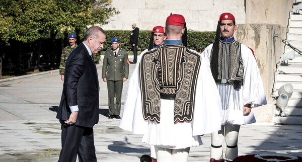 New Yοrk Times: O Eρντογάν βασικά ήθελε να φωτογραφηθεί σε μια χώρα-μέλος της Ευρώπης και του ΝΑΤΟ