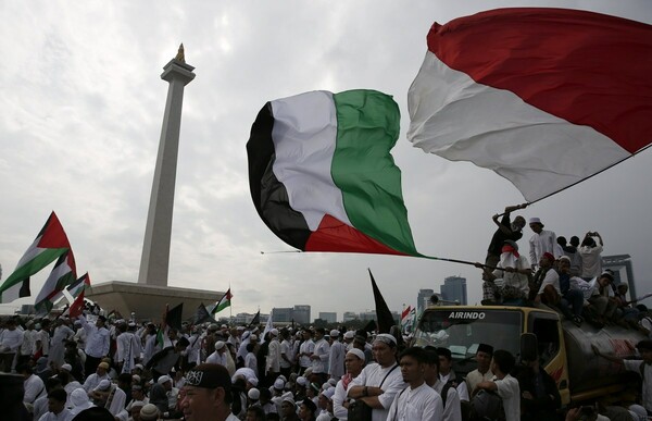 Ινδονησία: Τεράστια διαδήλωση κατά της απόφασης του Τραμπ για την Ιερουσαλήμ
