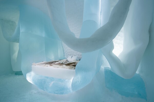 To φαντασμαγορικό ξενοδοχείο πάγου στη Σουηδία μόλις άνοιξε τις πύλες του