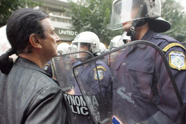 Κουράκης: «Θα καταργήσουμε τις παρελάσεις, όταν γίνουμε κυβέρνηση»