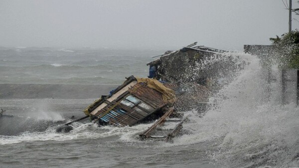 Τυφώνας «τέρας» στις Φιλιππίνες με ταχύτητα 320 χλμ. την ώρα