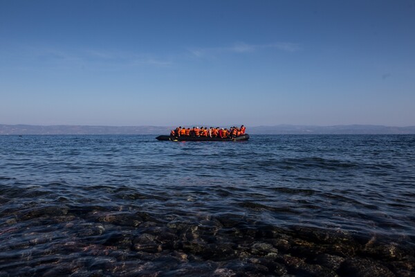 Σχεδόν 25.000 πρόσφυγες και μετανάστες πέρασαν στα νησιά του βορείου Αιγαίου το 2017