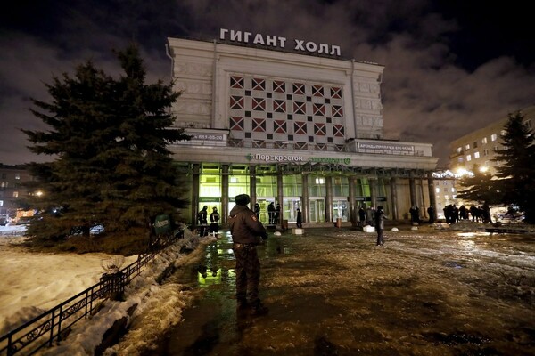 Ρωσία: «Απόπειρα ανθρωποκτονίας» η έκρηξη σε σουπερμάρκετ στην Αγία Πετρούπολη