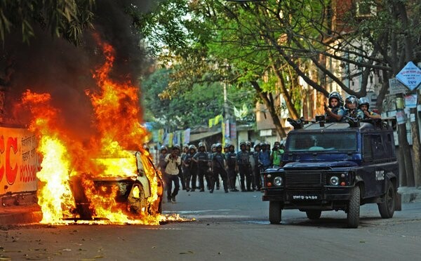 Μπαγκλαντές: 10 νεκροί από τις συγκρούσεις αστυνομίας-ισλαμιστών