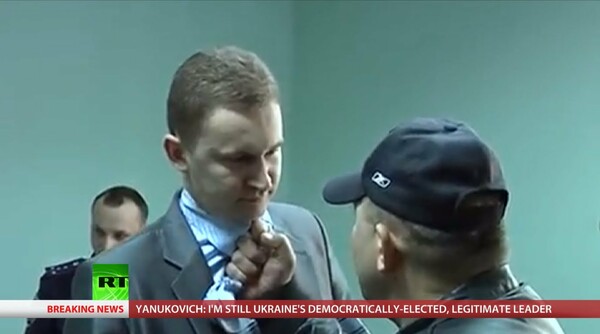 Ακροδεξιός ηγέτης χαστουκίζει εισαγγελέα στην Ουκρανία