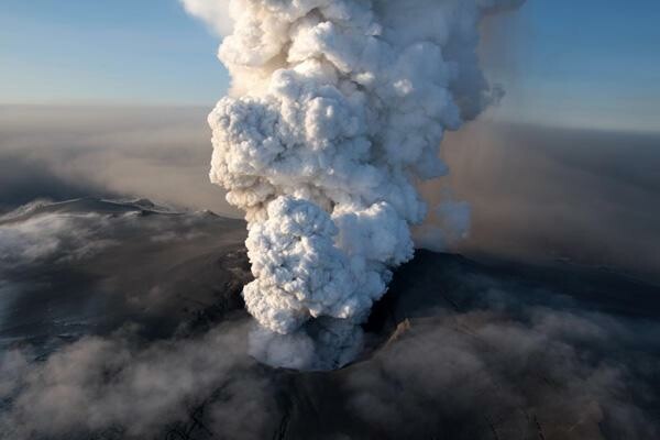 «Βρυχάται» το ηφαίστειο Μπαρνταρμπούνγκα στην Ισλανδία
