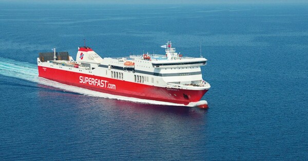 Ταλαιπωρία για τους 76 επιβάτες του «Superfast I» που έπαθε βλάβη ανοιχτά της Λευκάδας