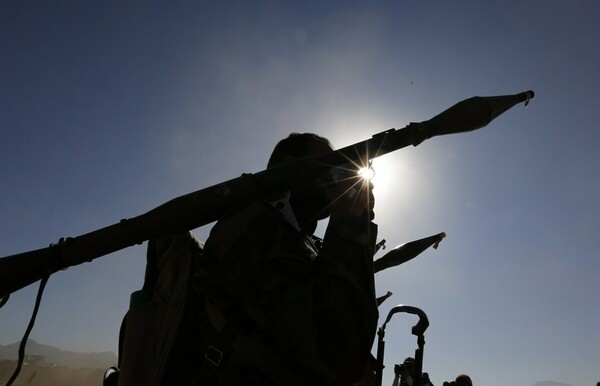 ΟΗΕ: Το Ιράν παραβιάζει το εμπάργκο πώλησης όπλων στους Χούτι της Υεμένης
