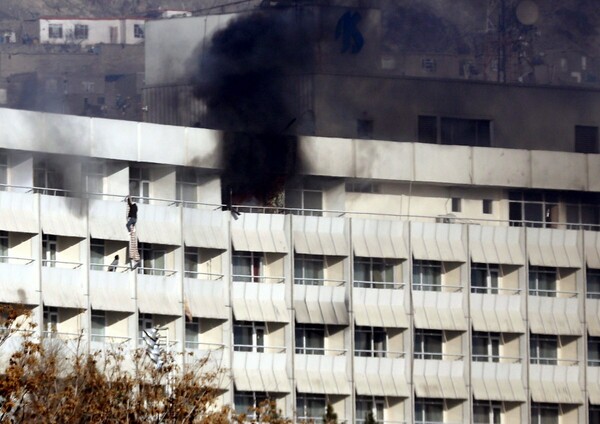 Καμπούλ: Στους 18 οι νεκροί από την επίθεση στο Intercontinental - «Πού είναι οι ξένοι;» φώναζαν οι δράστες