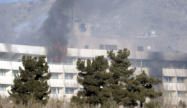 Καμπούλ: Τουλάχιστον έξι νεκροί από την επίθεση στο Intercontinental - Τα πυρά διήρκεσαν 12 ώρες