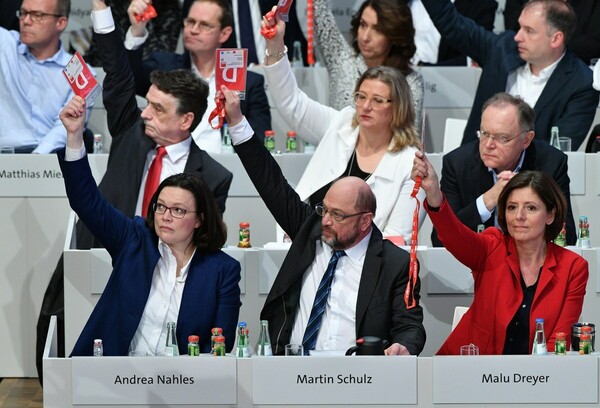 Γερμανία: «Ναι» είπε το κόμμα του Σουλτς στον μεγάλο κυβερνητικό συνασπισμό