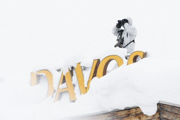 Το παγωμένο Νταβός υποδέχεται τους ηγέτες και την ελίτ της οικονομίας - ΦΩΤΟΓΡΑΦΙΕΣ