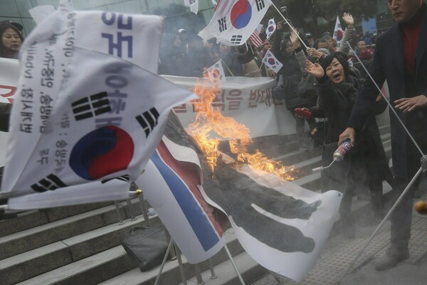 Διαδηλώσεις στη Σεούλ για τη συμμετοχή της Βόρειας Κορέας στους Χειμερινούς Ολυμπιακούς Αγώνες