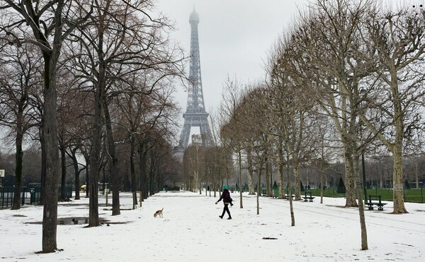 Σε πορτοκαλί συναγερμό η μισή Γαλλία λόγω των χιονοπτώσεων και του παγετού