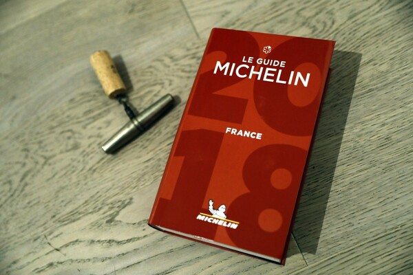 O Γάλλος σεφ Μαρκ Βεϊρά σάρωσε τα βραβεία Μισελέν - Τρία αστέρια για τρίτη φορά