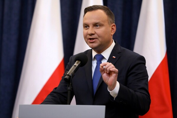 Ο πρόεδρος της Πολωνίας αποφάσισε να υπογράψει τον αμφιλεγόμενο νόμο για το Ολοκαύτωμα
