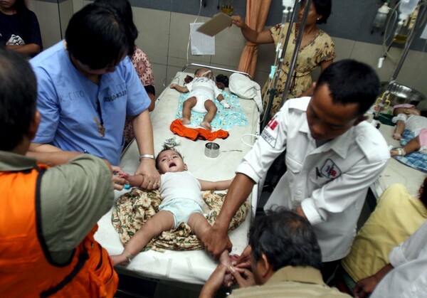 Ινδονησία: Δεκάδες βρέφη έχουν πεθάνει από υποσιτισμό και ιλαρά στην Παπούα