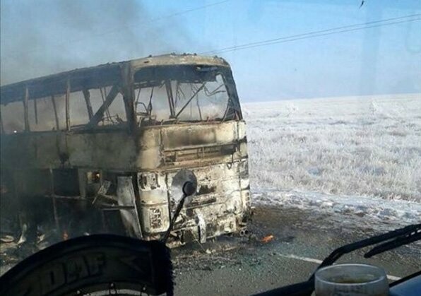 Λεωφορείο τυλίχτηκε στις φλόγες στο Καζακστάν - Πενήντα δύο νεκροί