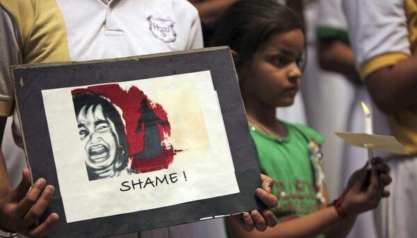 Ινδία: Βίασαν 8χρονη και την κρέμασαν από δέντρο