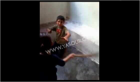 Σάλος στο Λίβανο από video 5χρονου παιδιού που χτυπά προσφυγόπουλο με εντολή ενήλικα