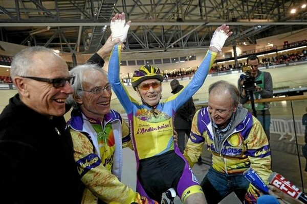 Ο «σούπερ ποδηλάτης» Ρομπέρ Μαρσάν αφού κατέρριψε ρεκόρ ταχύτητας αποσύρεται στα 106 χρόνια του
