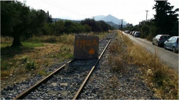 Ο Πάγκαλος ανέβασε φωτό με σιδηροδρομική γραμμή που «έκλεισε με πέτρα ο ΣΥΡΙΖΑ»