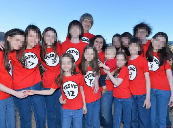 ΗΠΑ: Εξονυχιστικές έρευνες στο σπίτι της φρίκης όπου κρατούνταν αιχμάλωτα τα 13 αδέλφια