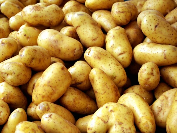 Δέσμευση πατάτας σε λαϊκή αγορά του Πειραιά