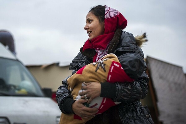Οργή στη Γαλλία από την άρνηση δημάρχου να ταφεί μωρό Ρομά