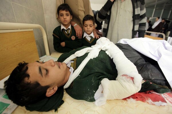 Tριήμερο πένθος για την σφαγή των παιδιών στο Πακιστάν
