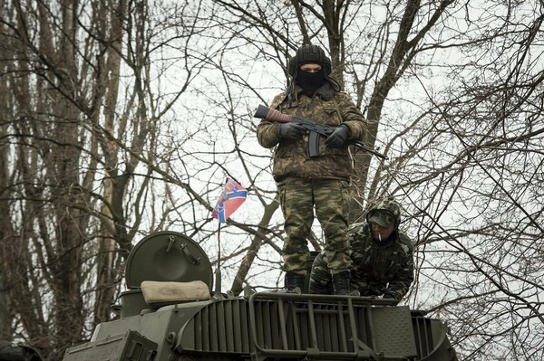 Αποσύρει τα βαρέα όπλα ο ουκρανικός στρατός
