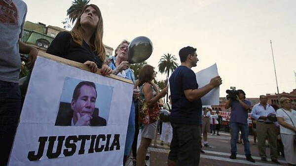 Αργεντινή: Οργή και ερωτήματα για τον θάνατο του εισαγγελέα