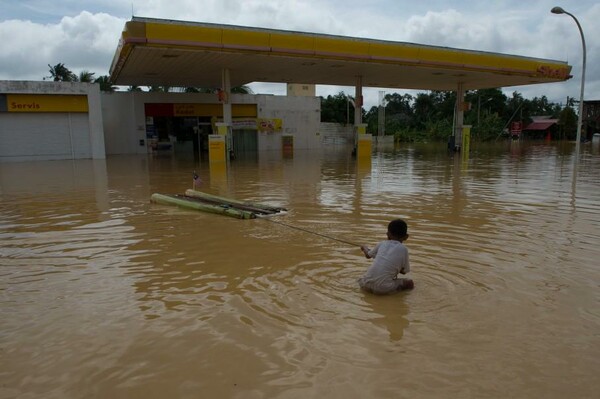 Η Μαλαισία αντιμέτωπη με τις χειρότερες πλημμύρες στην ιστορία της
