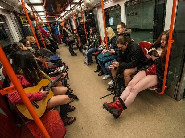 Χωρίς παντελόνι στο μετρό