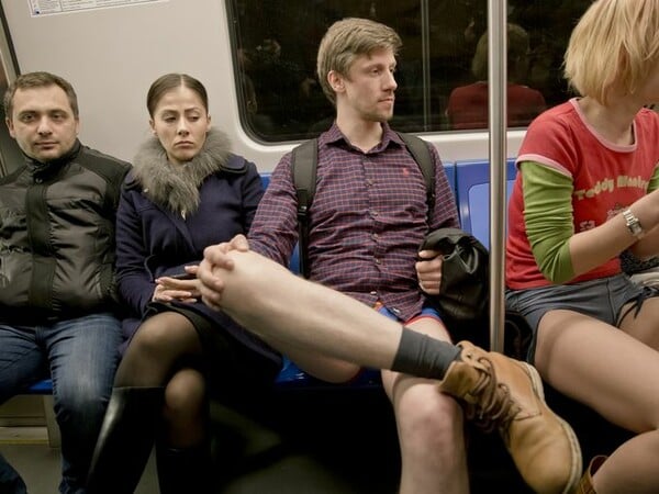 Χωρίς παντελόνι στο μετρό