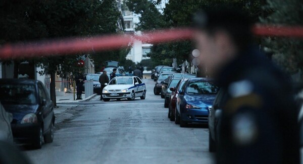 Ένοπλος τραυμάτισε γυναίκα και παραμένει ταμπουρωμένος σε κατάστημα στην Θεσσαλονίκη